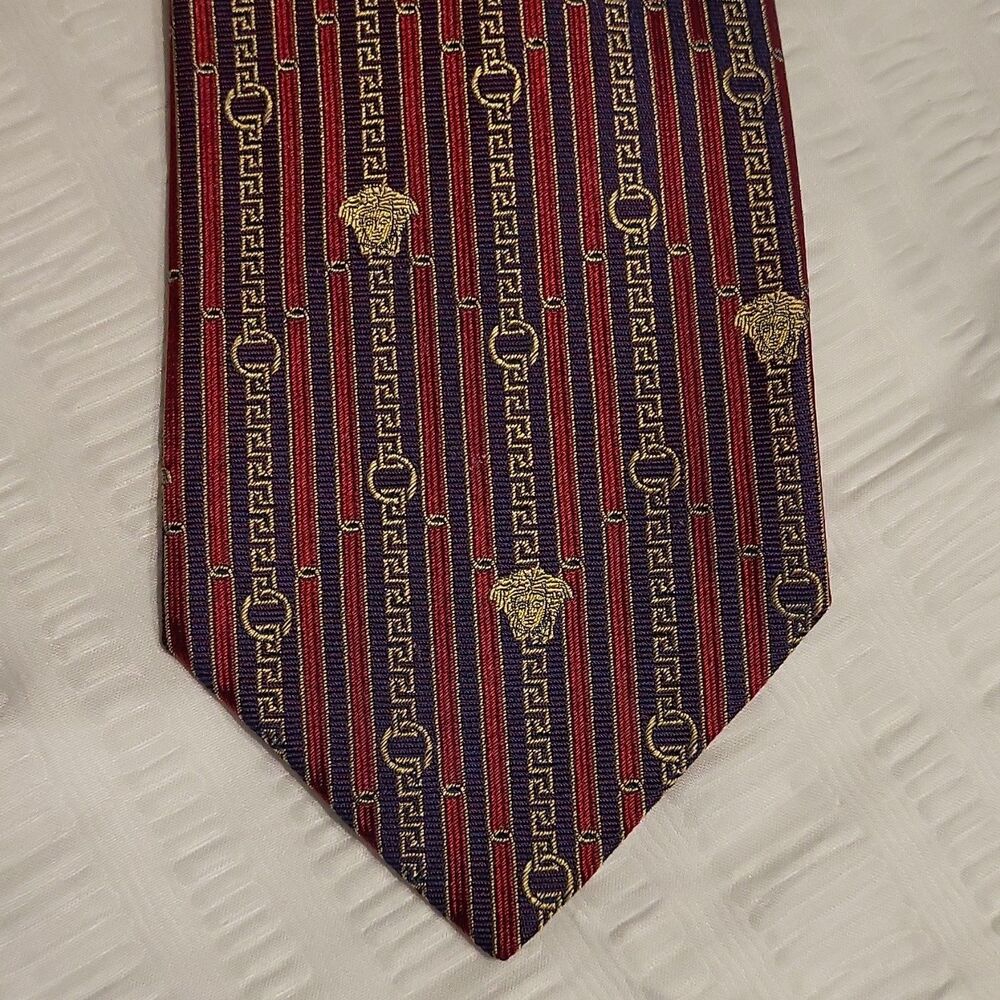 Vintage Gianni Versace Red Medusa Head Monogram 100% Silk Necktie Made In Italy